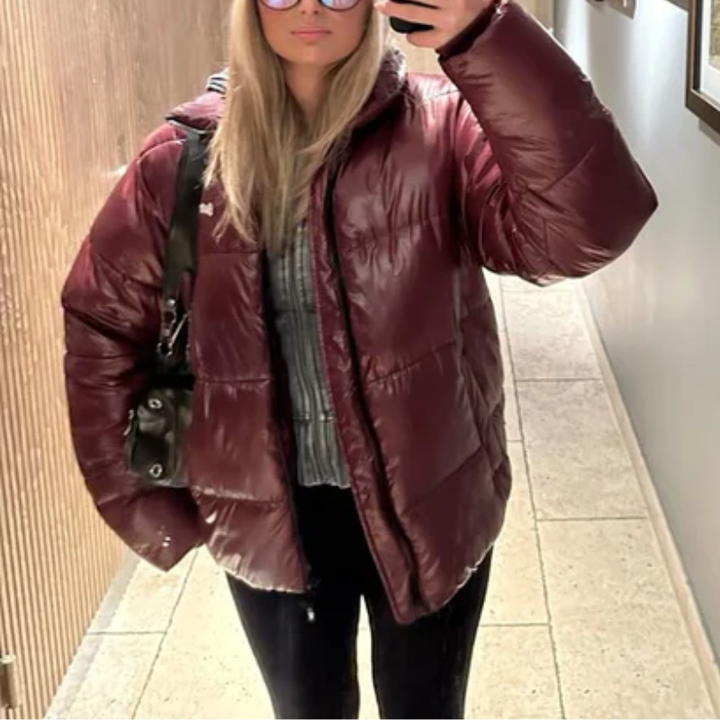 Moderne Jacke Damen | Bordeaux Pufferjacke mit Kapuze für Stil und Komfort